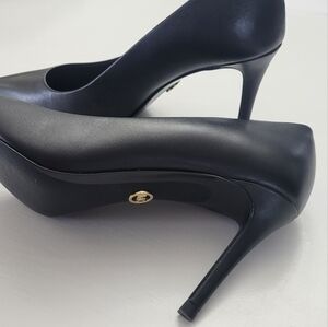 Michael Kors Keke Leather Pump in Black